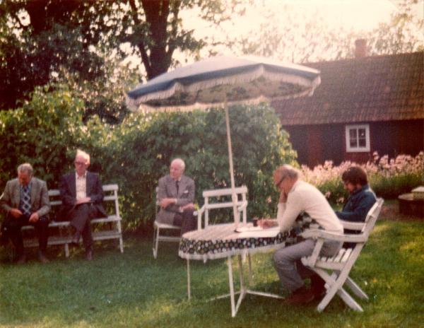 Byalaget 1977. Hos Britt och Sigge.Einar. Sigurd. Gustaf. Kalle. Sigge.