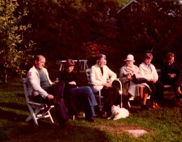Byalaget 1977. Hos Britt och Sigge. Stig. Elisabeth. Hjördis. m.Henny. Hulda. Maj-Britt. Margit.