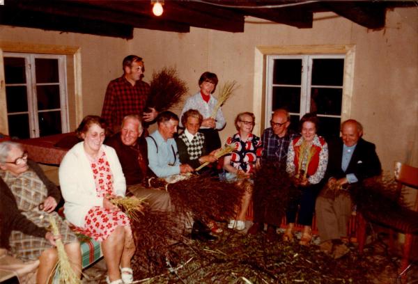 Kvastagille 1977. Hos Astrid o Oskar. Hulda. Vera. Henry. Stig. Oskar. Margita. Maj-Britt. Nanny. Sigurd. Margit. Sigge.