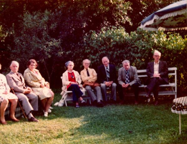 Byalaget 1977. Hos Britt och Sigge.Karin. Gunnar. Vera. Nanny. Hilmer. Henry. Einar. Sigurd.